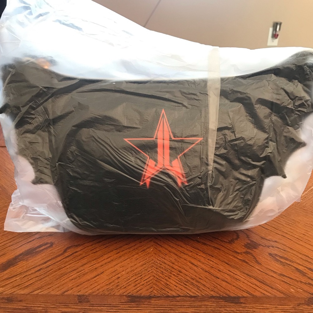 *Exclusive* Jeffree Star Bat Makeup Bag